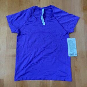 Lululemon Swiftly Tech Short Sleeve 2.0 Race Length Atomic Purple Size 6 NWT